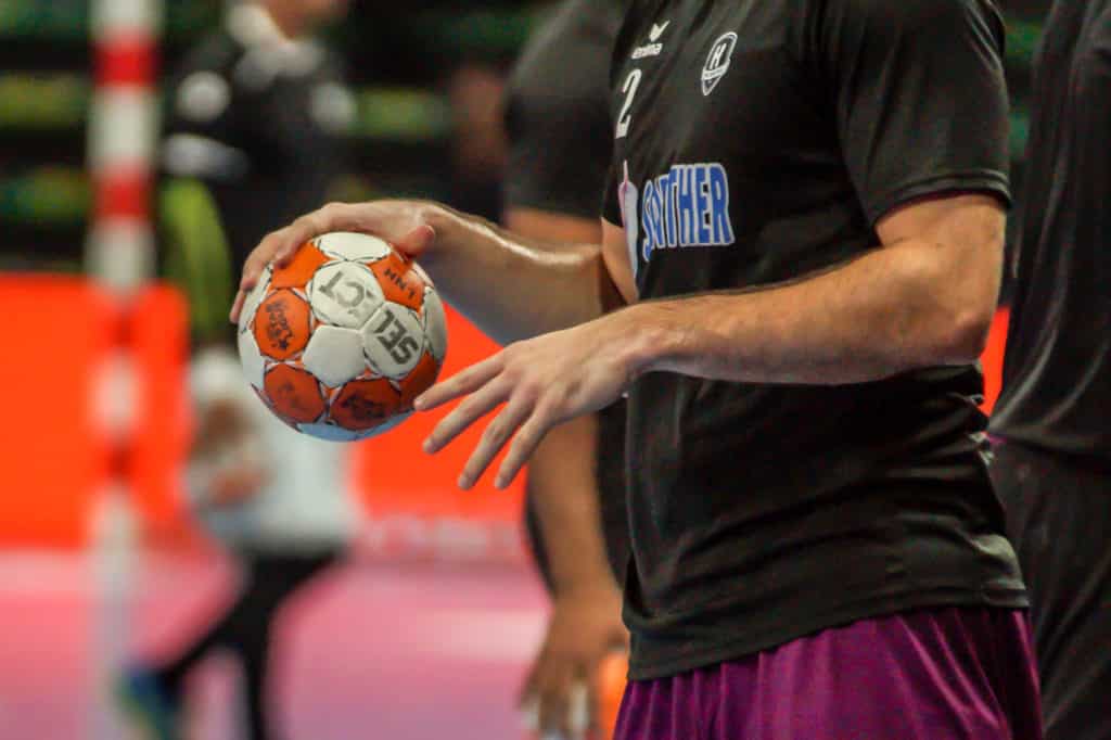 Mondial de handball : la résine, le petit secret des handballeurs pour  envoyer du bois